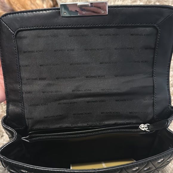 Selling this authentic MK purse. - Picture 6 of 6
